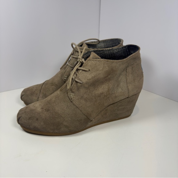 TOMS Suede Wedge Ankle Booties Lace Up Taupe Casual Shoes - Picture 1 of 9